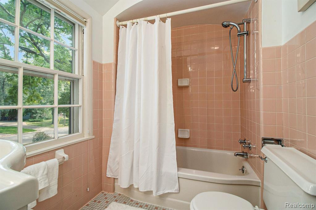 1311 BEECHWOOD Drive, Ann Arbor, MI 48103 — Photo 33