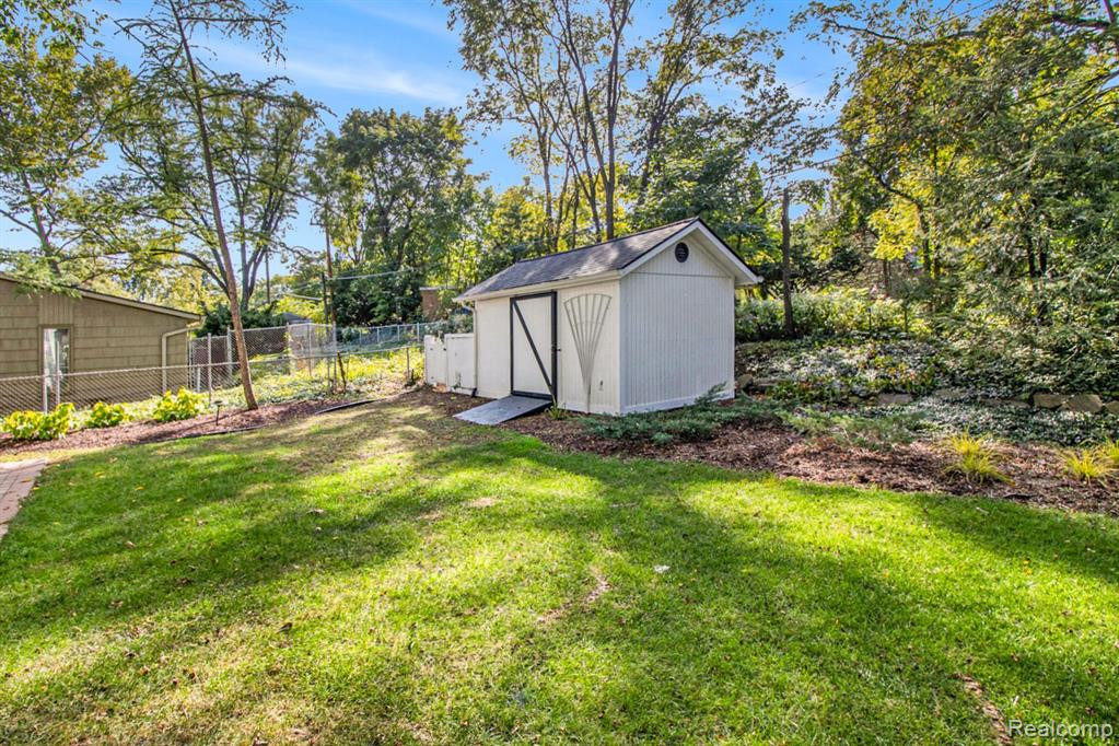 1311 BEECHWOOD Drive, Ann Arbor, MI 48103 — Photo 43