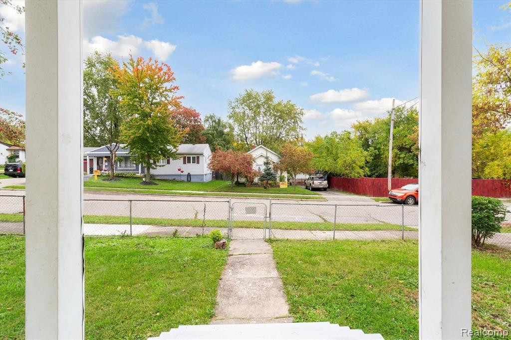 877 CAMERON Avenue, Pontiac, MI 48340 — Photo 8