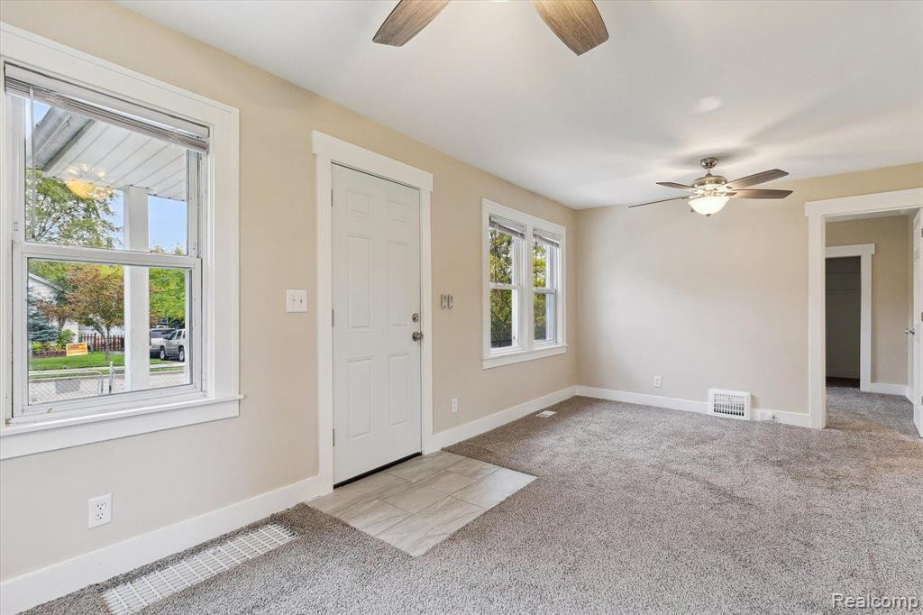 877 CAMERON Avenue, Pontiac, MI 48340 — Photo 11
