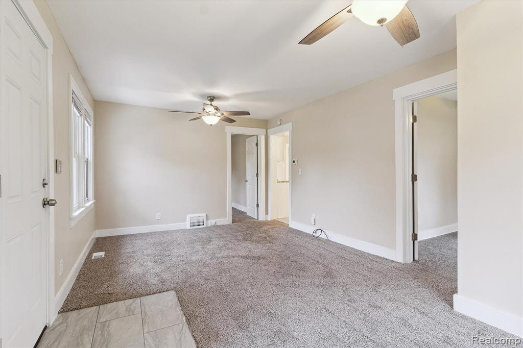 877 CAMERON Avenue, Pontiac, MI 48340 — Photo 12