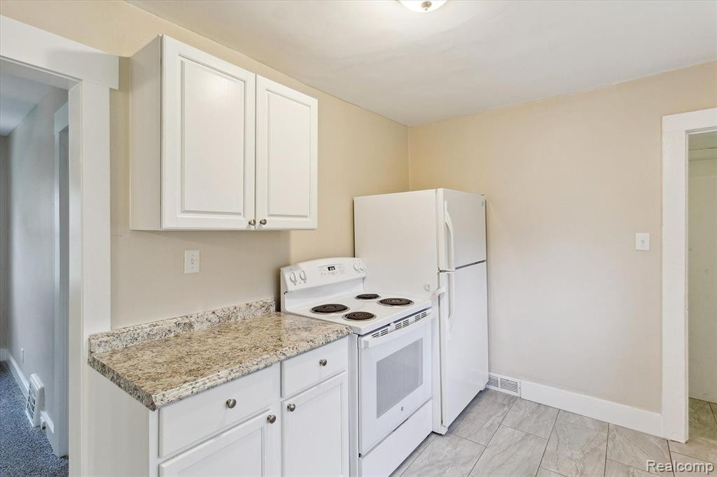 877 CAMERON Avenue, Pontiac, MI 48340 — Photo 15