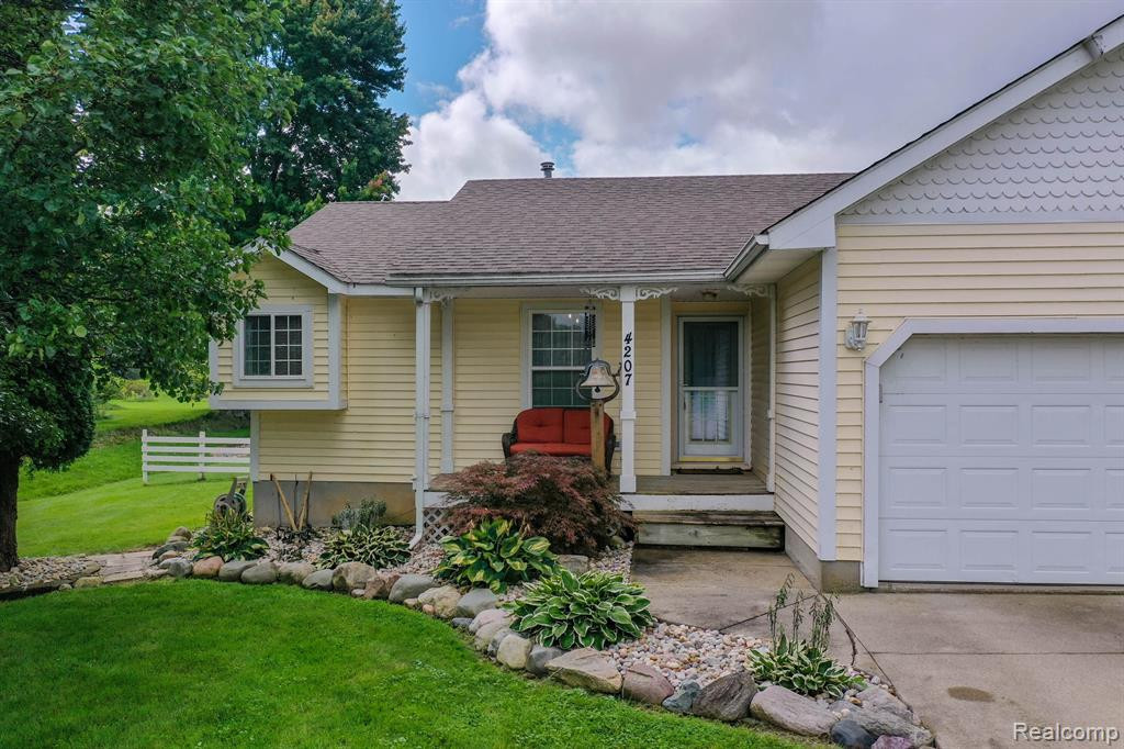 4207 LAPEER Street, Columbiaville, MI 48421 — Photo 3