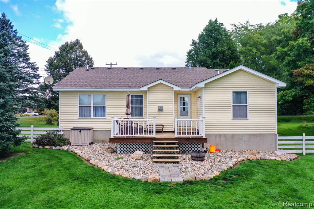 4207 LAPEER Street, Columbiaville, MI 48421 — Photo 5