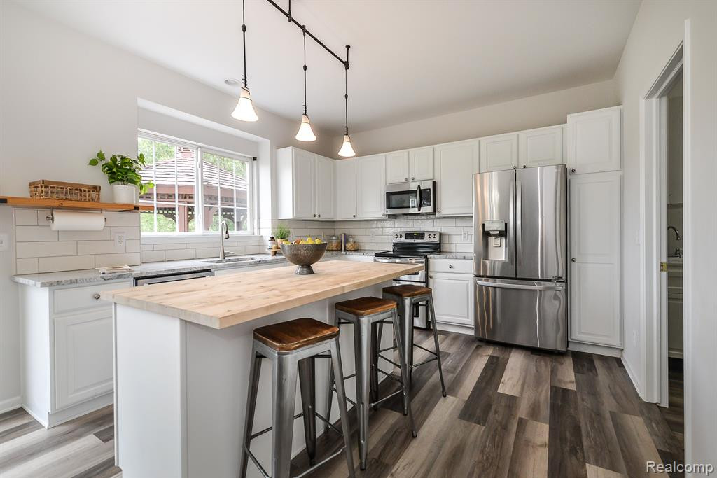 8308 THORNHILL Drive, Ypsilanti, MI 48197 — Photo 15