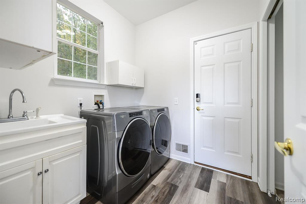 8308 THORNHILL Drive, Ypsilanti, MI 48197 — Photo 18