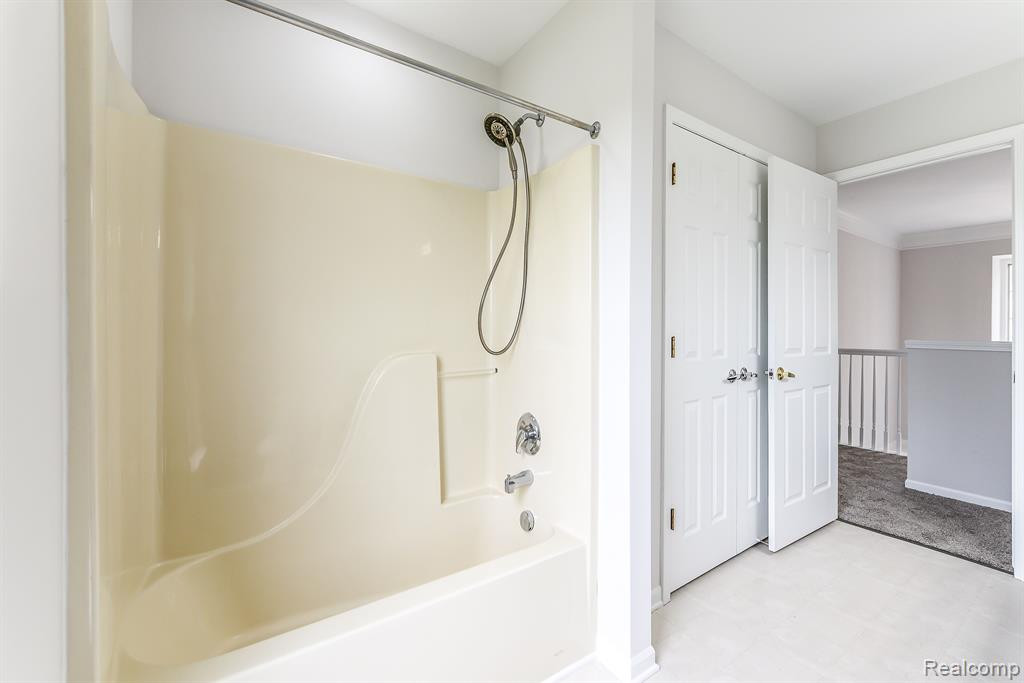 8308 THORNHILL Drive, Ypsilanti, MI 48197 — Photo 54
