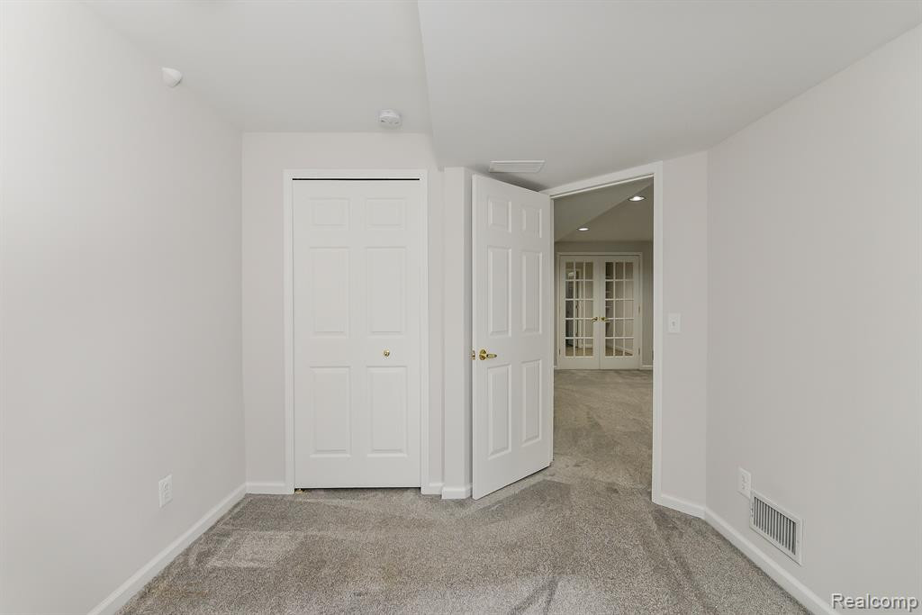8308 THORNHILL Drive, Ypsilanti, MI 48197 — Photo 67