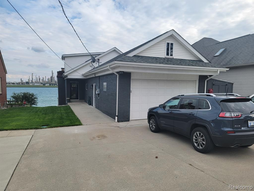 69 GRATIOT Boulevard, Marysville, MI 48040 — Photo 2