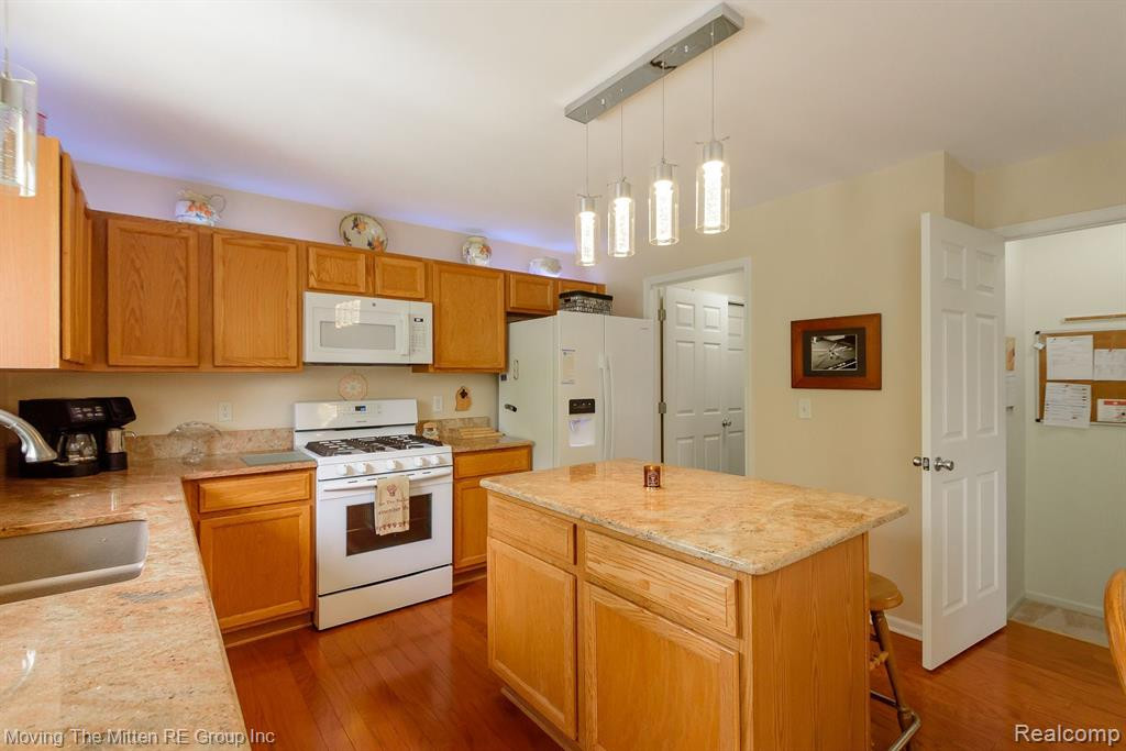 10149 E AVONDALE Circle, Ypsilanti, MI 48198 — Photo 24