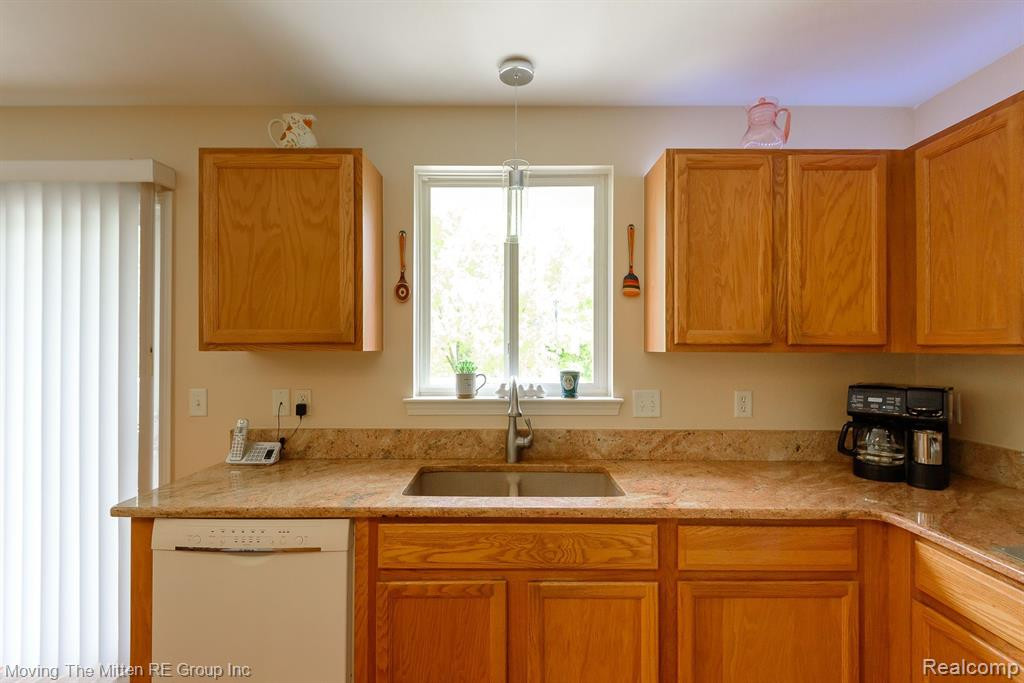 10149 E AVONDALE Circle, Ypsilanti, MI 48198 — Photo 25