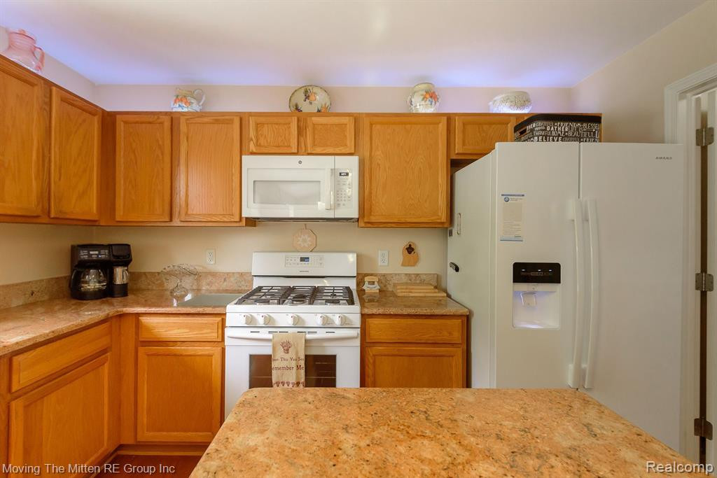 10149 E AVONDALE Circle, Ypsilanti, MI 48198 — Photo 26