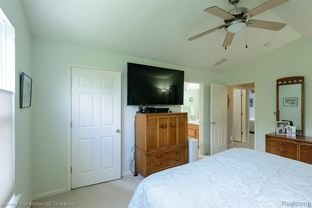 10149 E AVONDALE Circle, Ypsilanti, MI 48198 — Photo 32