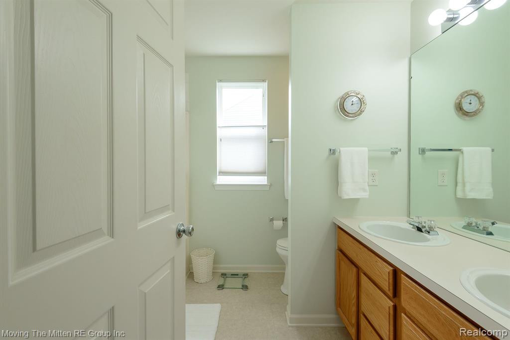 10149 E AVONDALE Circle, Ypsilanti, MI 48198 — Photo 35