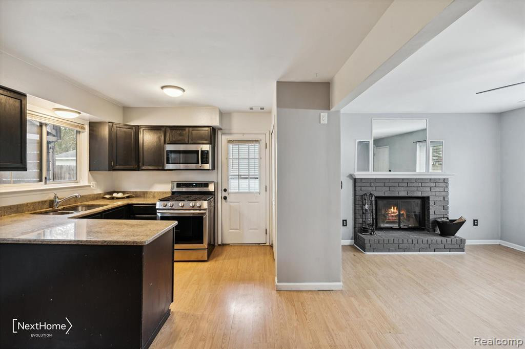 7817 RAMBLEWOOD Street, Ypsilanti, MI 48197 — Photo 9