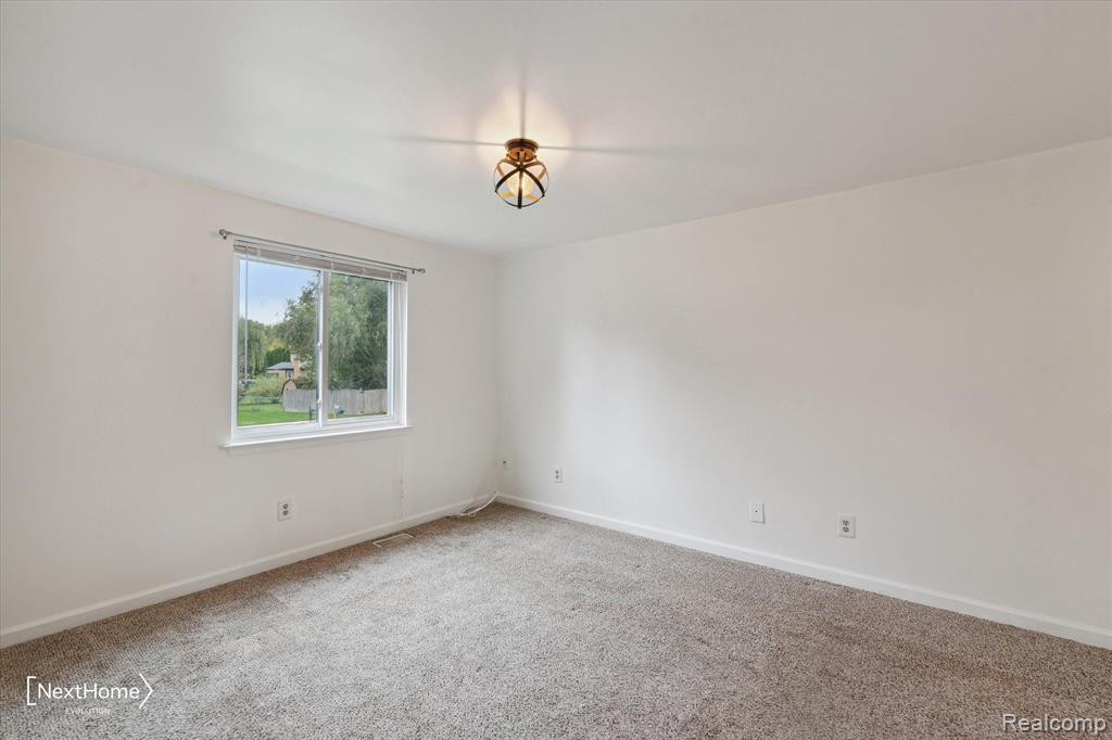 7817 RAMBLEWOOD Street, Ypsilanti, MI 48197 — Photo 21