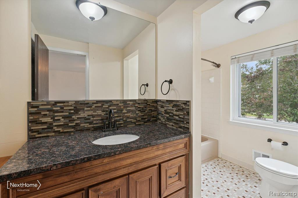 7817 RAMBLEWOOD Street, Ypsilanti, MI 48197 — Photo 25