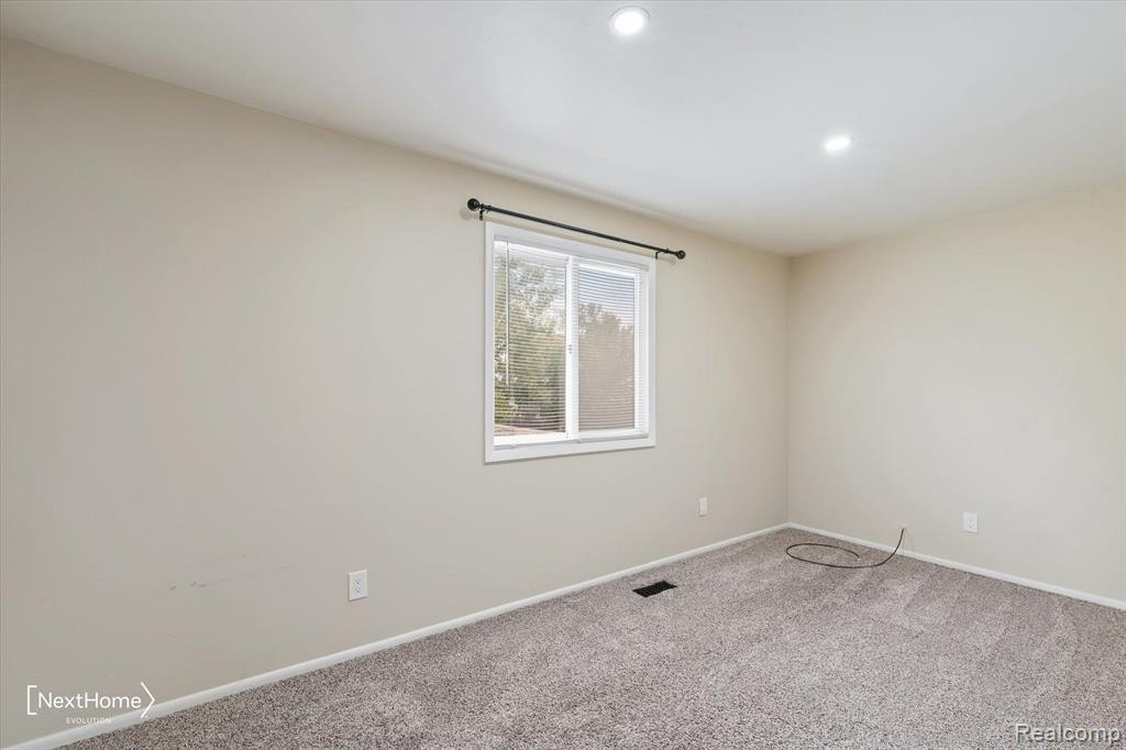 7817 RAMBLEWOOD Street, Ypsilanti, MI 48197 — Photo 28
