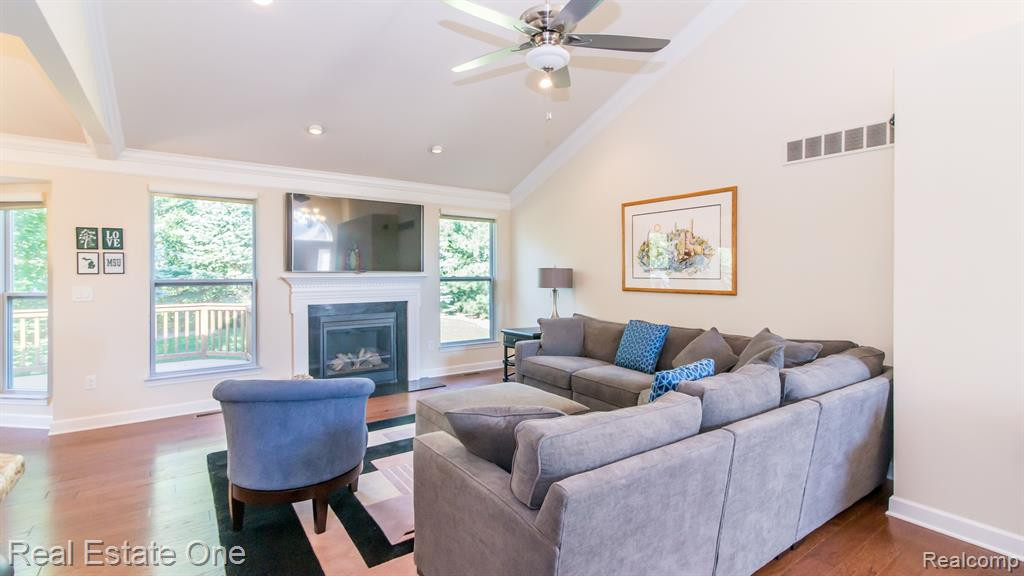 1554 ANDOVER Circle, Commerce Twp, MI 48390 — Photo 10