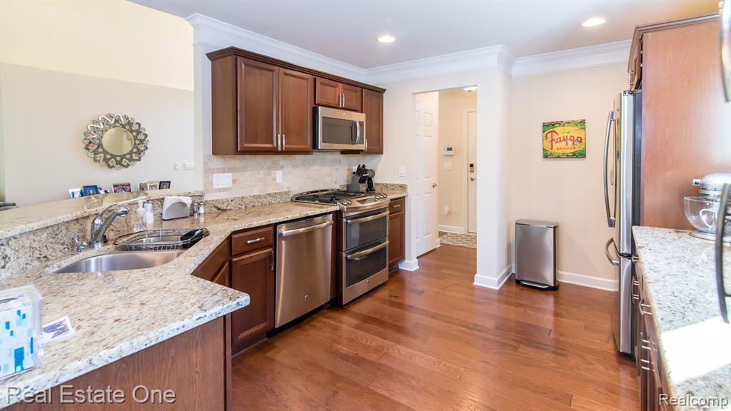 1554 ANDOVER Circle, Commerce Twp, MI 48390 — Photo 16