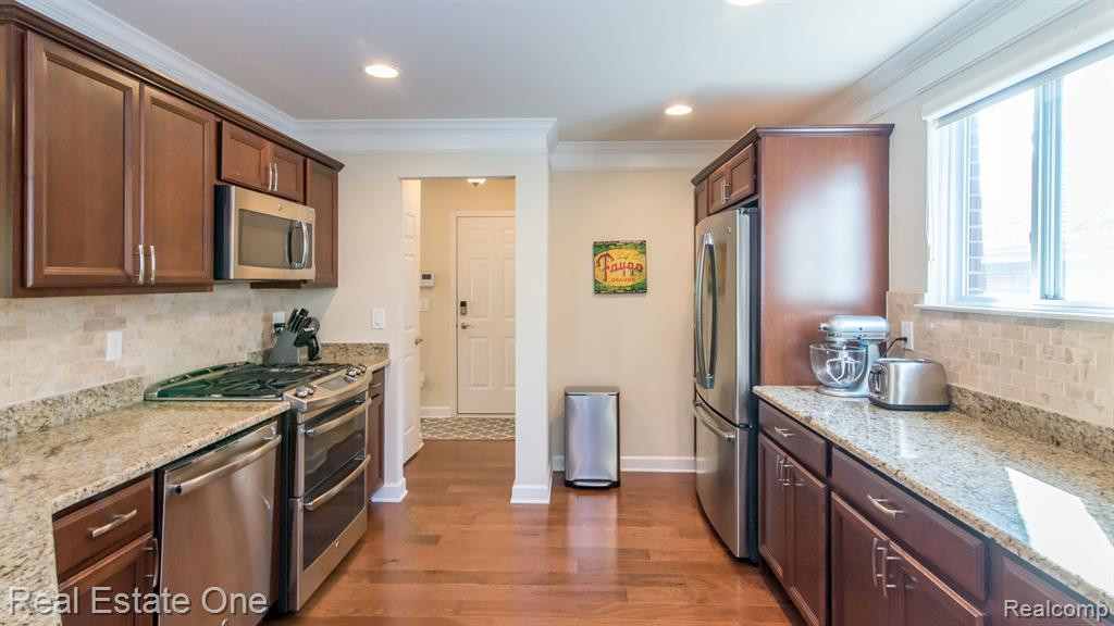 1554 ANDOVER Circle, Commerce Twp, MI 48390 — Photo 17