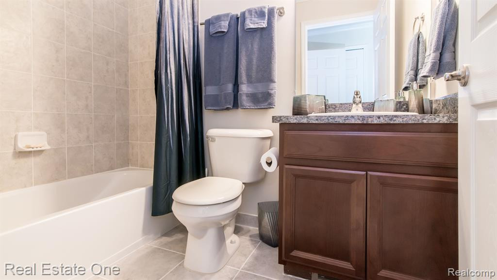 1554 ANDOVER Circle, Commerce Twp, MI 48390 — Photo 27