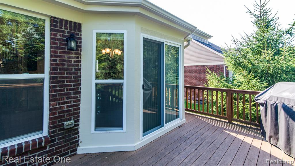 1554 ANDOVER Circle, Commerce Twp, MI 48390 — Photo 41