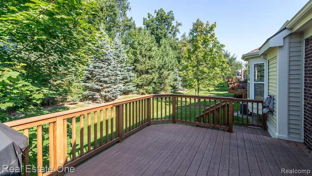 1554 ANDOVER Circle, Commerce Twp, MI 48390 — Photo 42