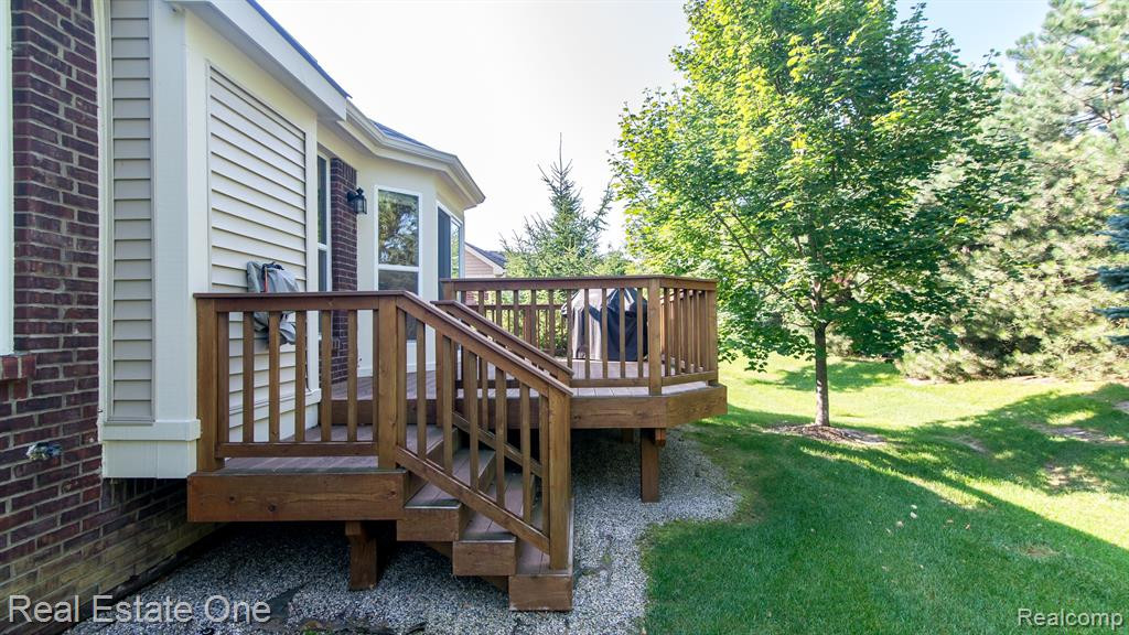 1554 ANDOVER Circle, Commerce Twp, MI 48390 — Photo 44