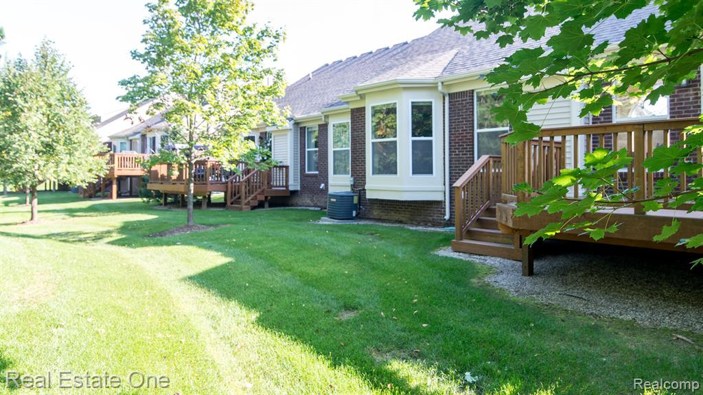 1554 ANDOVER Circle, Commerce Twp, MI 48390 — Photo 46