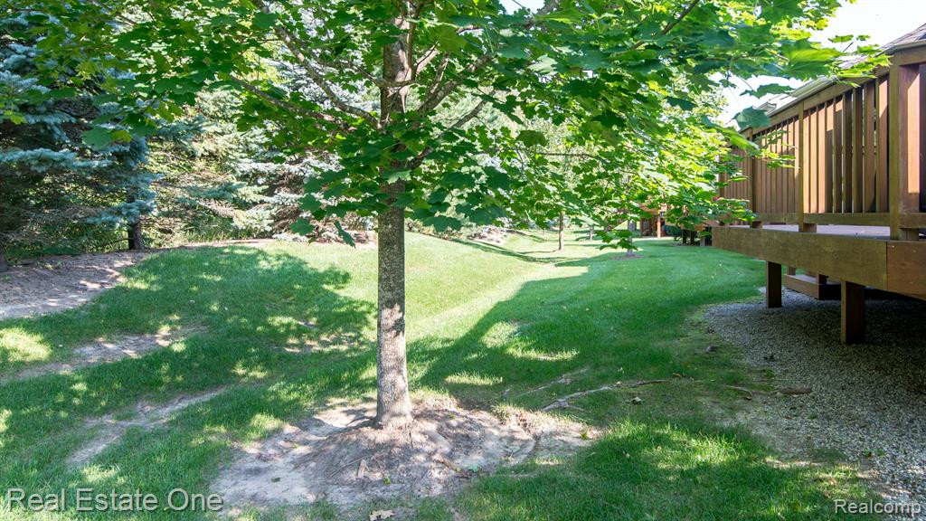 1554 ANDOVER Circle, Commerce Twp, MI 48390 — Photo 47