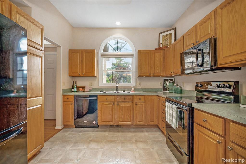 4963 Fairways Drive, Brighton, MI 48116 — Photo 7