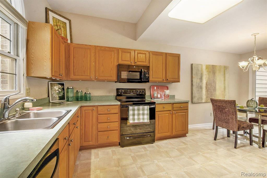 4963 Fairways Drive, Brighton, MI 48116 — Photo 8
