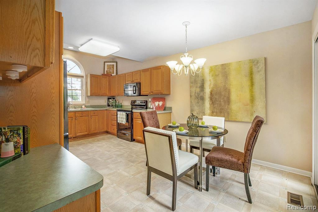 4963 Fairways Drive, Brighton, MI 48116 — Photo 9