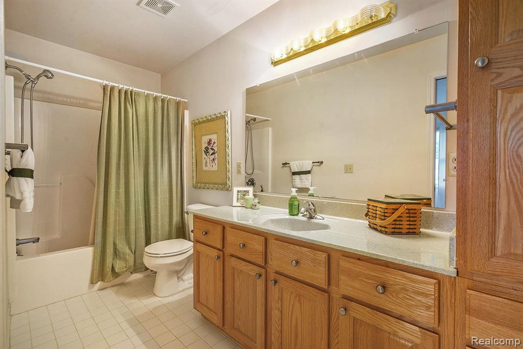 4963 Fairways Drive, Brighton, MI 48116 — Photo 22