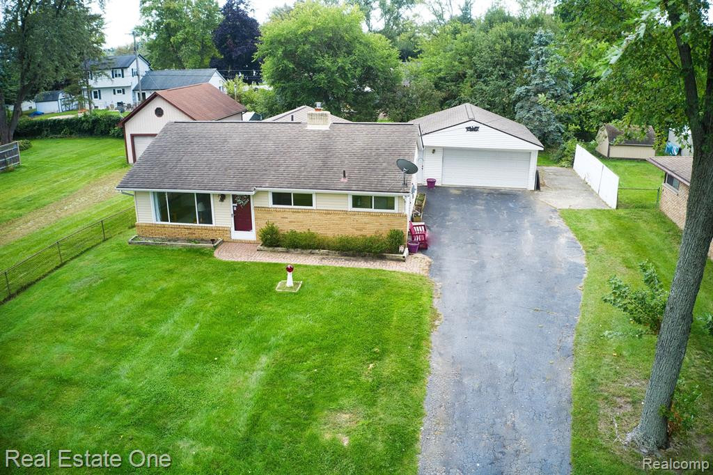 4445 OAKVISTA Avenue, Clarkston, MI — front exterior