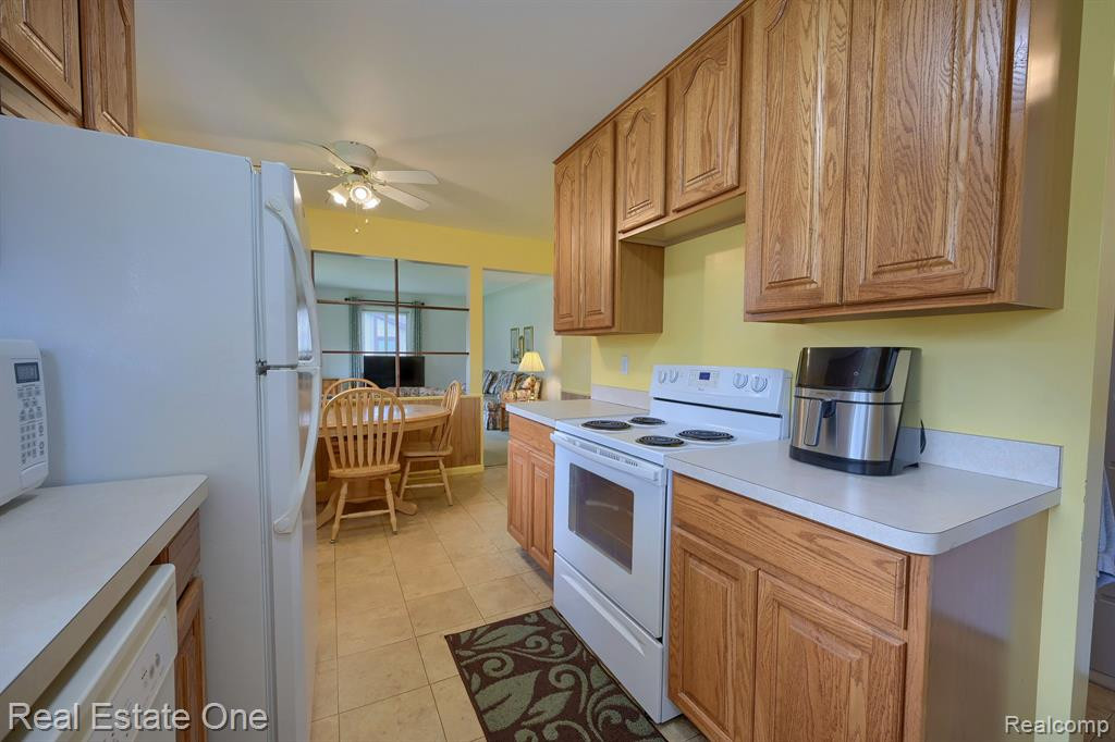 4445 OAKVISTA Avenue, Clarkston, MI — Photo 8