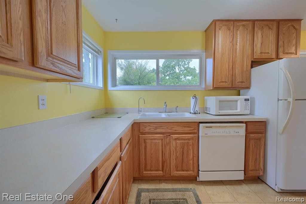 4445 OAKVISTA Avenue, Clarkston, MI — Photo 9