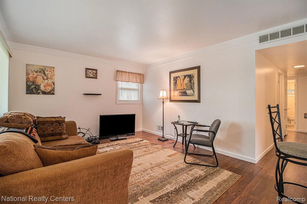 4981 PARDEE Avenue, Dearborn Heights, MI 48125 — Photo 5