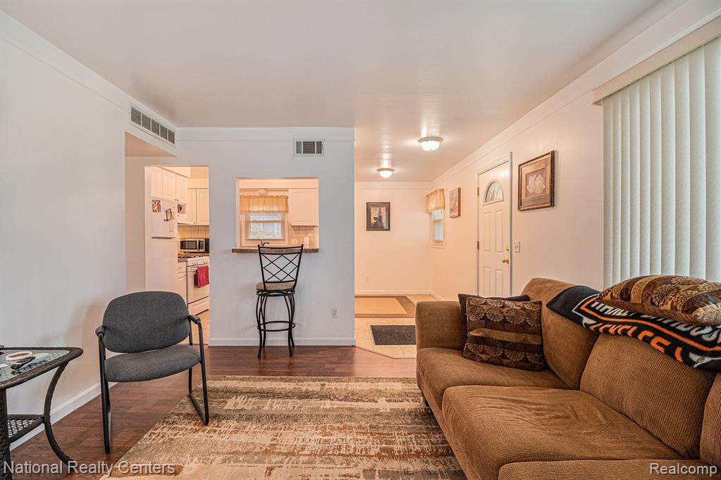 4981 PARDEE Avenue, Dearborn Heights, MI 48125 — Photo 6