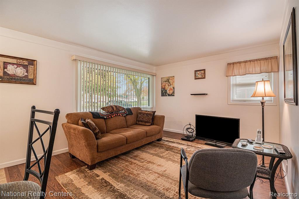 4981 PARDEE Avenue, Dearborn Heights, MI 48125 — Photo 7