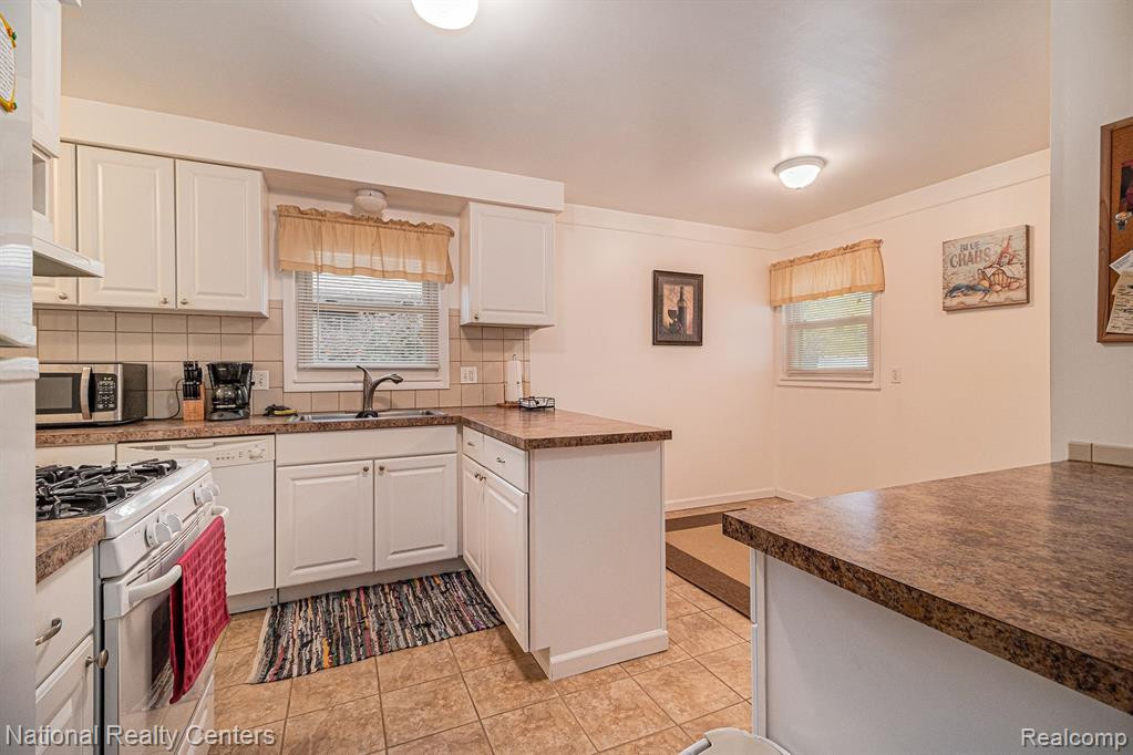4981 PARDEE Avenue, Dearborn Heights, MI 48125 — Photo 10