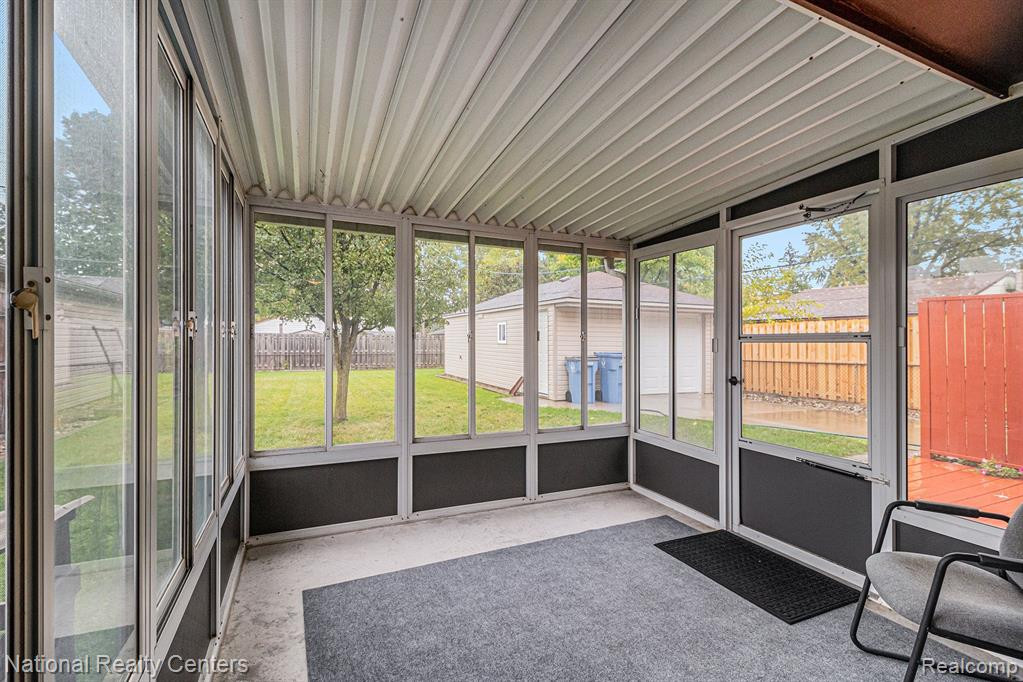 4981 PARDEE Avenue, Dearborn Heights, MI 48125 — Photo 16