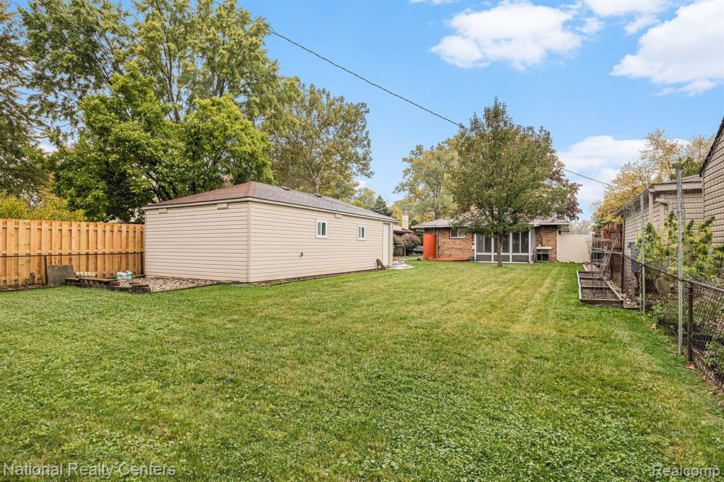 4981 PARDEE Avenue, Dearborn Heights, MI 48125 — Photo 18