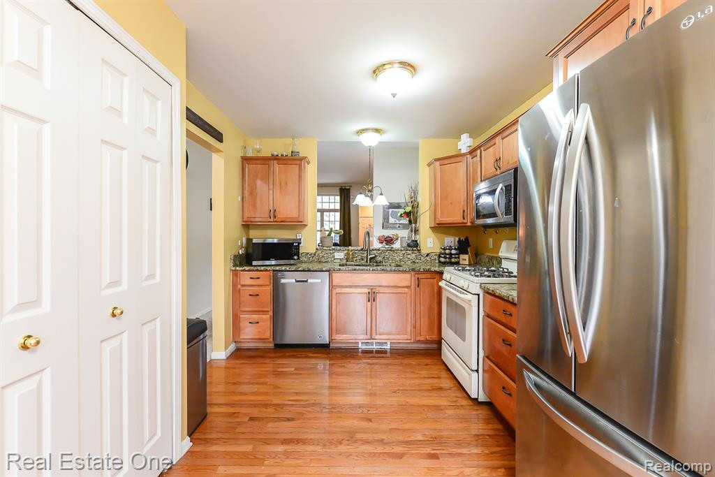 115 PONDVIEW, Brighton, MI 48116 — Photo 15