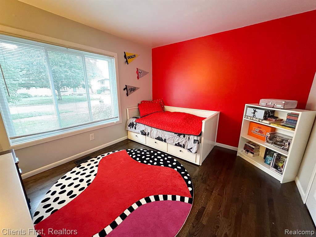 8328 HOLLY Drive, Canton, MI 48187 — Photo 12