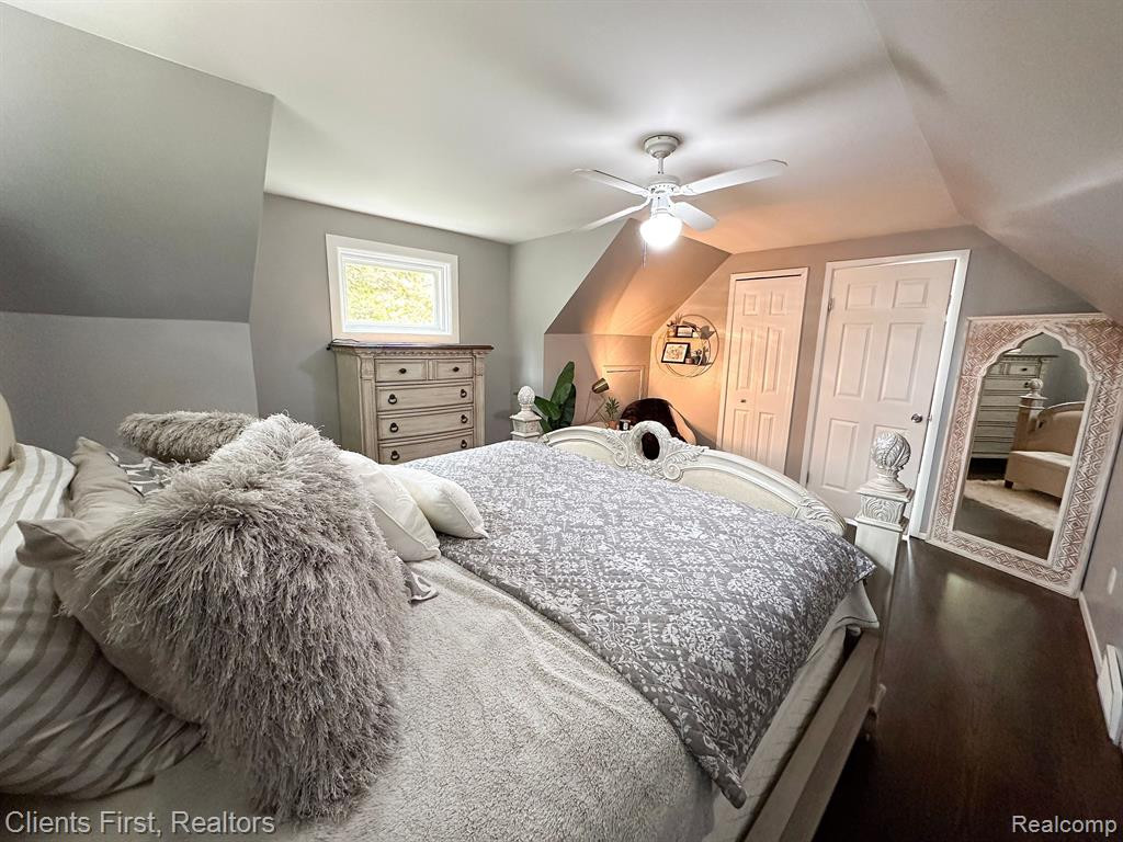 8328 HOLLY Drive, Canton, MI 48187 — Photo 18