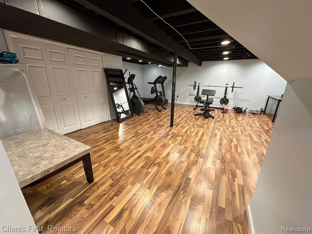 8328 HOLLY Drive, Canton, MI 48187 — Photo 25