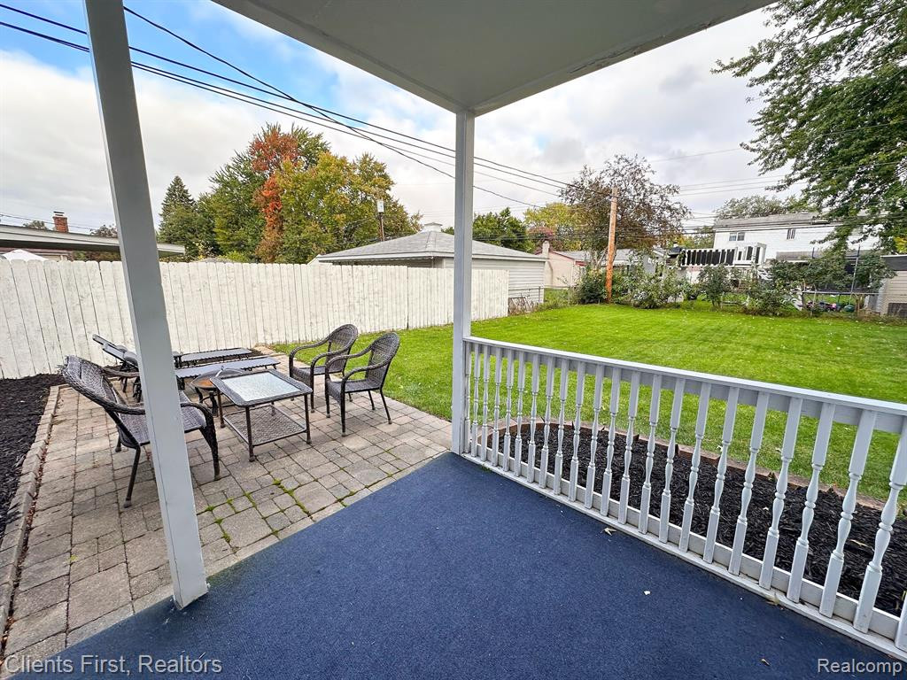 8328 HOLLY Drive, Canton, MI 48187 — Photo 26