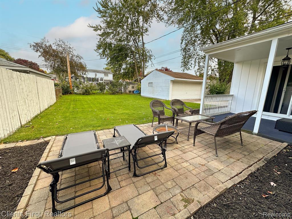 8328 HOLLY Drive, Canton, MI 48187 — Photo 27